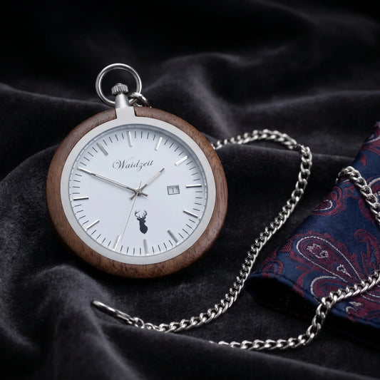Partner Dřevěné hodinky Walnut - Fotografie životního stylu na bílém mramoru od White Rose