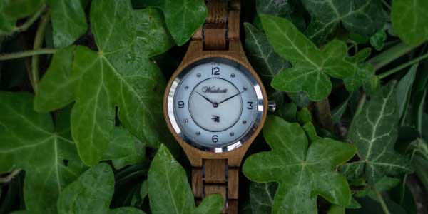 Co k Vánocům ? Dřevěné hodinky jako dárek pro muže i ženu