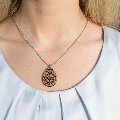 Dřevěný náhrdelník Bohém Ořech Stríbro