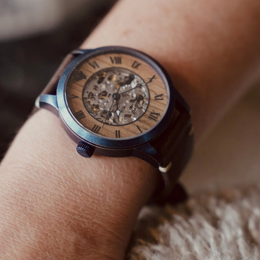 Automatické hodinky Waidzeit Grönland Vintage Blue na zápěstí