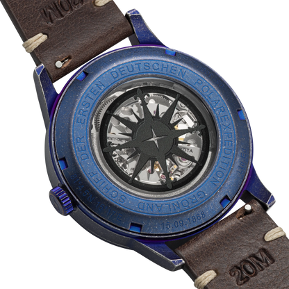 Automatické hodinky Waidzeit Grönland Vintage Blue – zadní víčko s kompasem