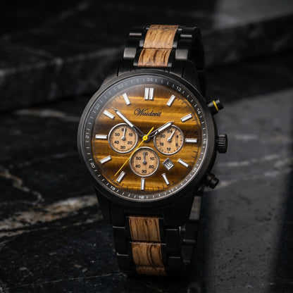 Pánské dřevěné hodinky Courage Chronograph - lifestylová fotografie na tmavém mramorovém povrchu