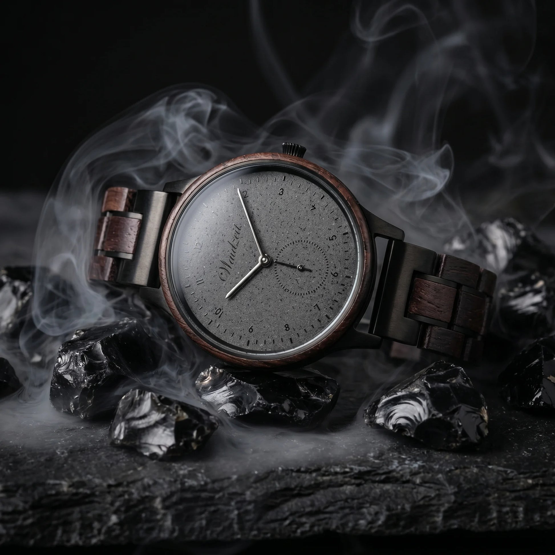 Unisex dřevěné hodinky Mystik Black - fotografie životního stylu na tmavém kameni s mystickým závojem kouře