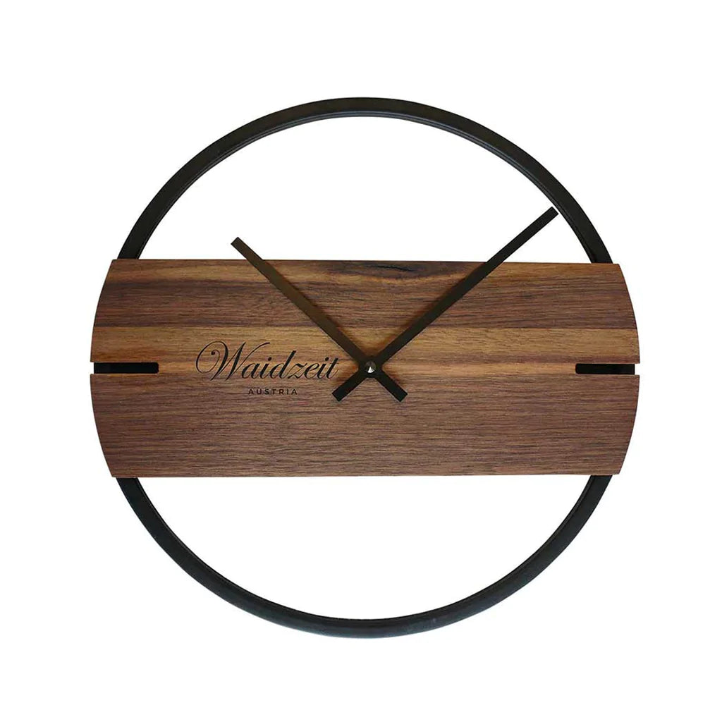 Dřevěné nástěnné hodiny Novum Ořech