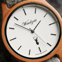 Vložte obrázek do prohlížeče Galerie, dřevené hodinky se šedým řemínkem waidzeit